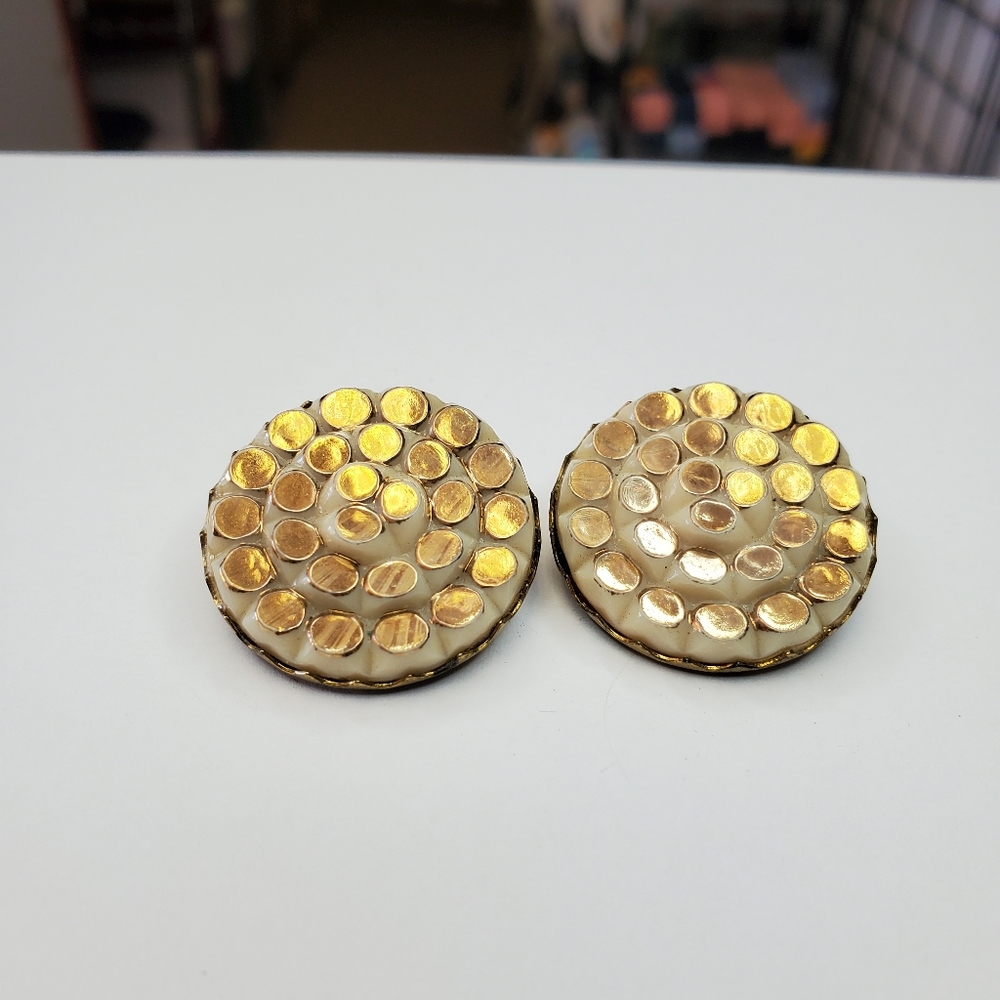 Vintage clip on earrings - Picture 2 of 5